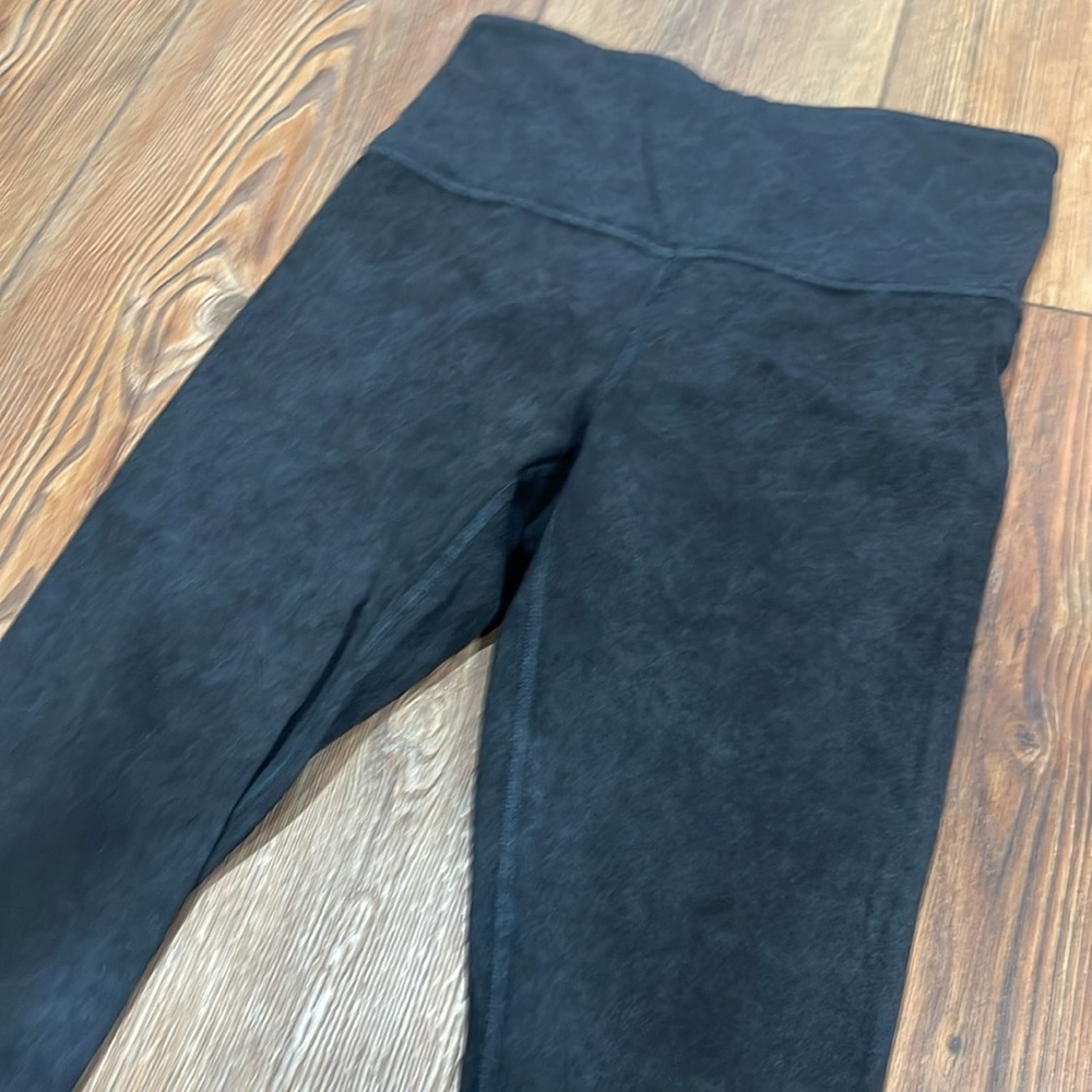 Black Athleta Elation 7/8 leggings XS